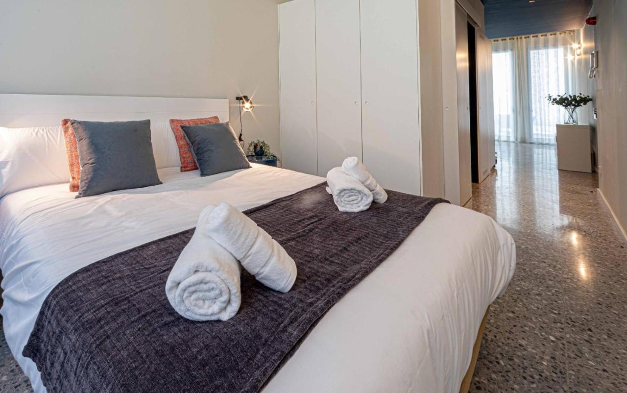 Barcelona Touch Apartments - Rosich L'Hospitalet de Llobregat Esterno foto